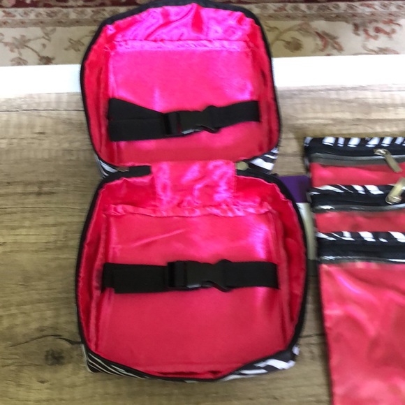 - Cosmetic and Jewelry Case - - Picture 7 of 9